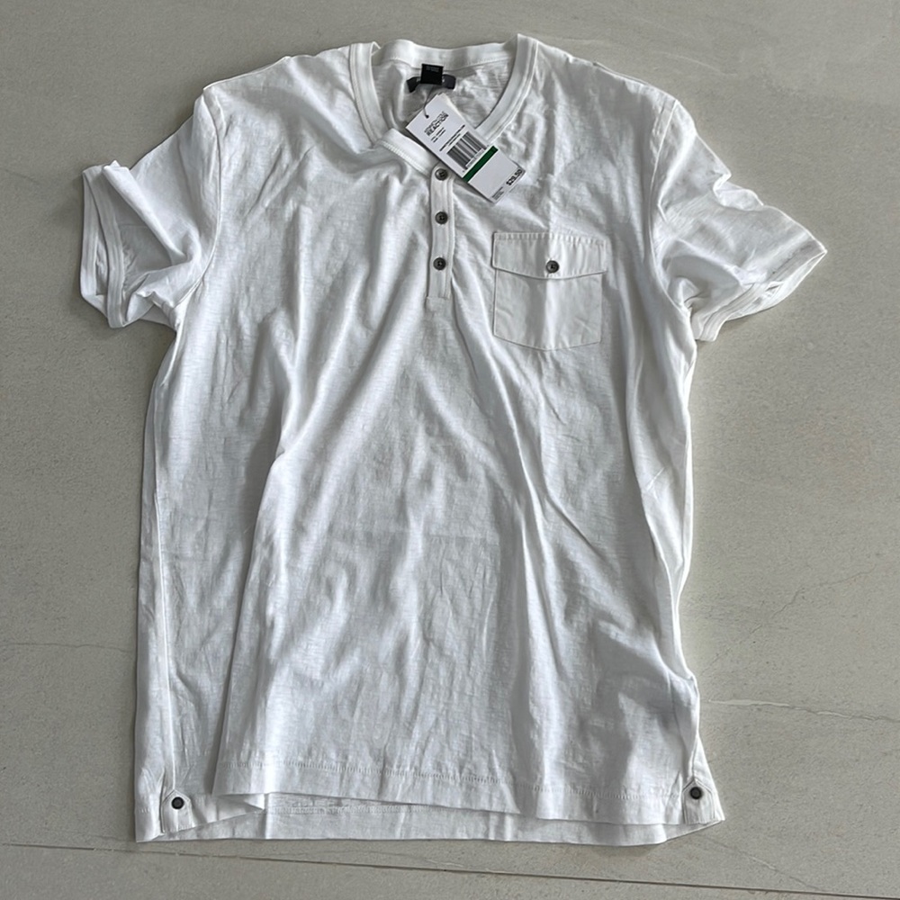 Kenneth Cole Tee